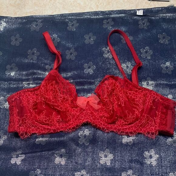 🔥5/20🔥Victoria Secret Dream Angels  Lacy Bra Sz 34B - Picture 1 of 8